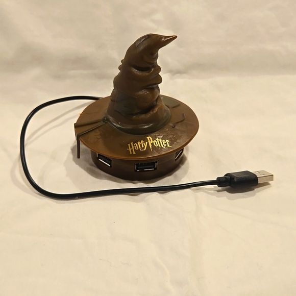 Harry Potter Sorting Hat - 3 Port Charger - USB Splitter - Wizarding World - Picture 1 of 2
